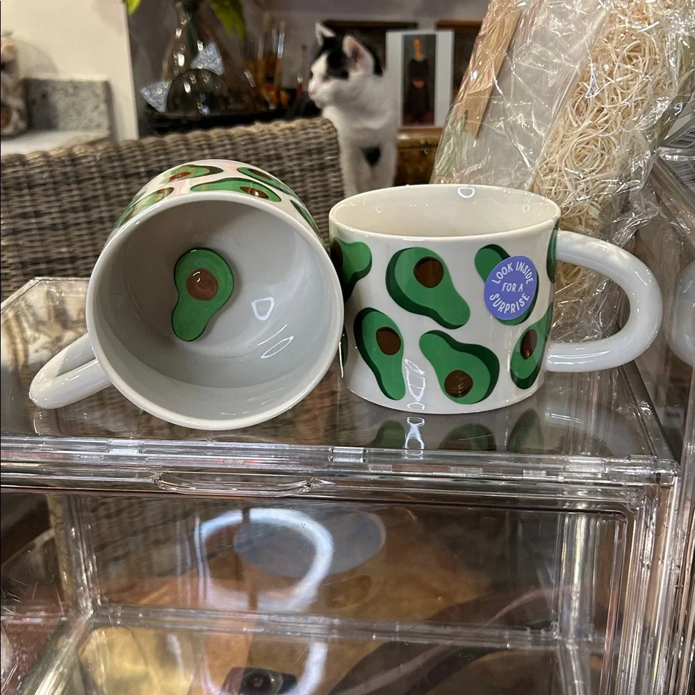 World Market Gift Basket Kit with Raffia and Tag & Two Ceramic Avocado Mugs NWT - Picture 3 of 6